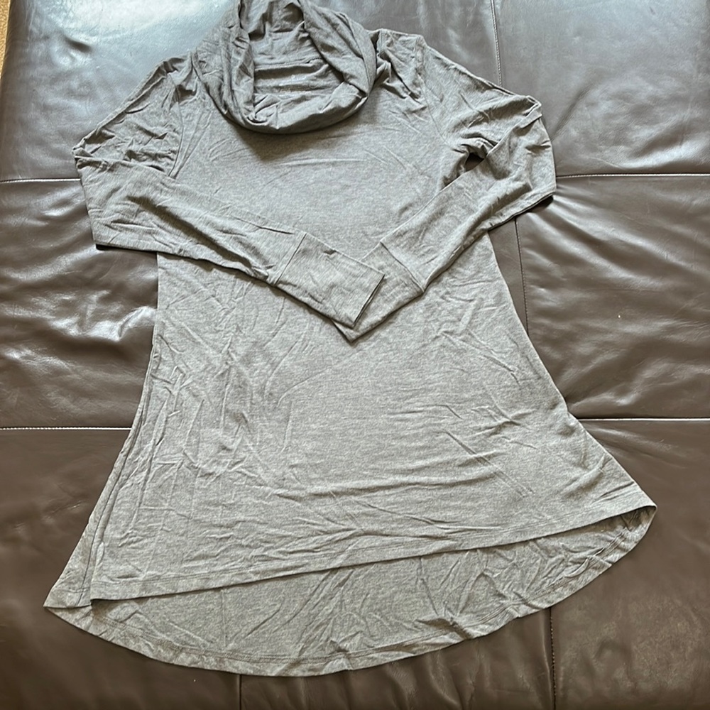 Cuddl Duds long sleeve hi-low top M